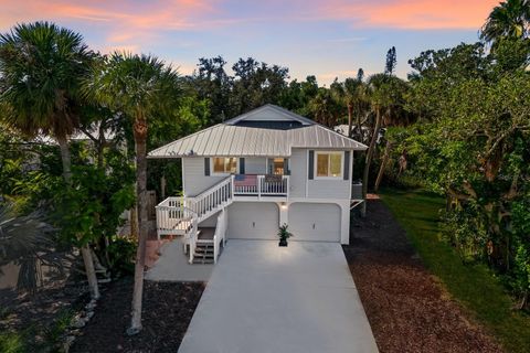 Photo of 221 Island Circle, Sarasota, FL 34242 (MLS # A4668472)