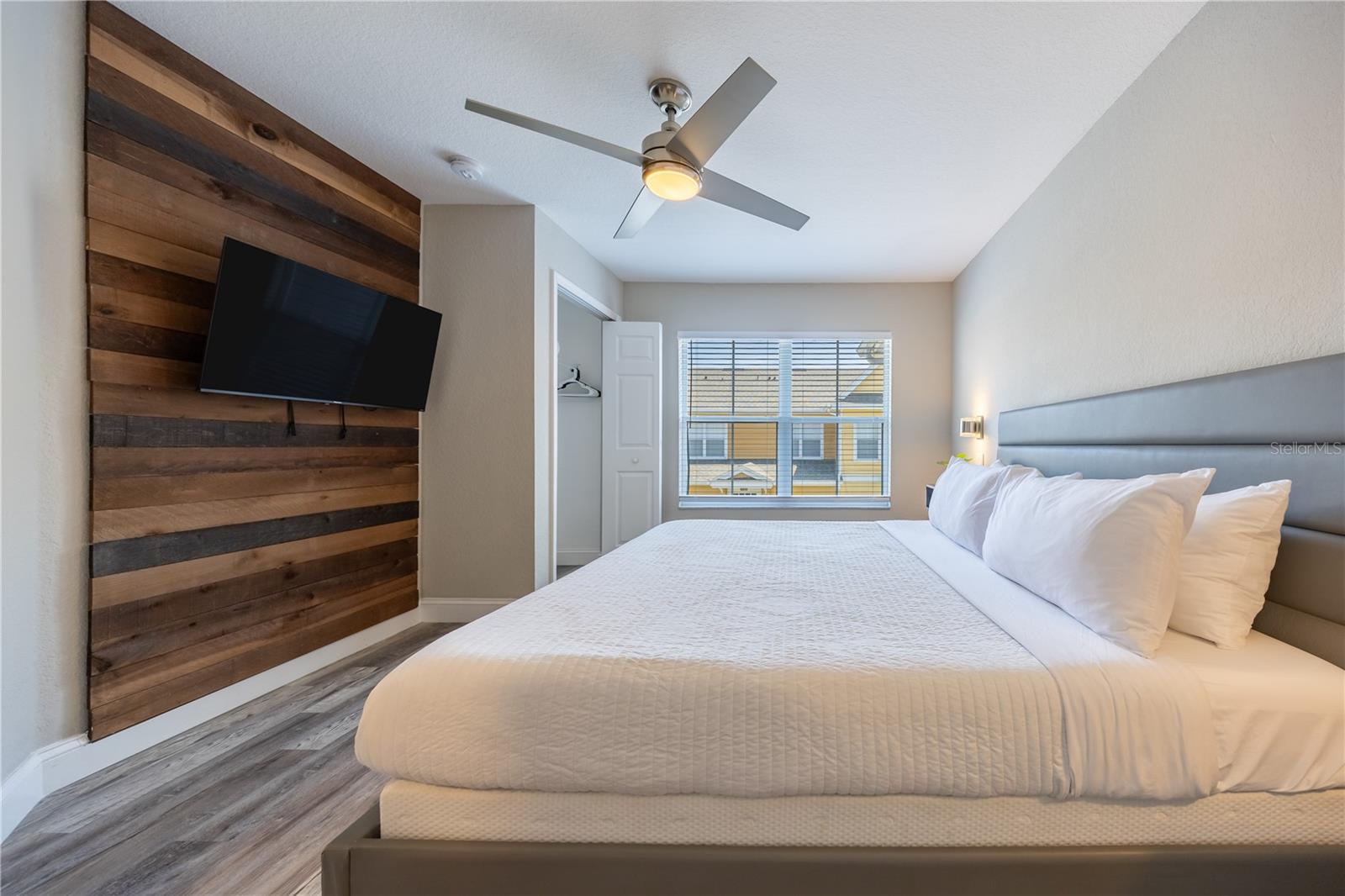 VILLAS AT SEVEN DWARFS LANE CONDO - Residential