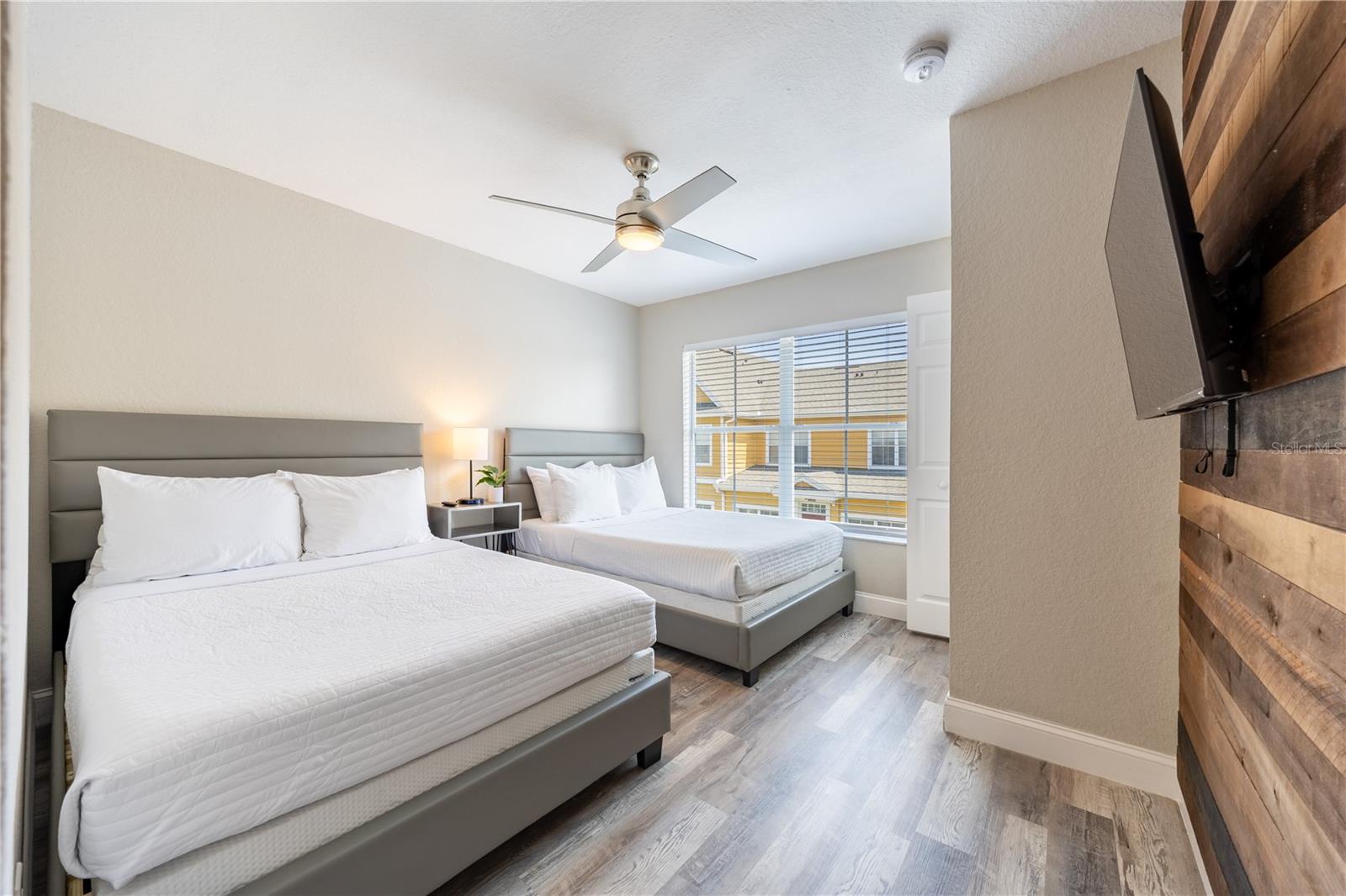 VILLAS AT SEVEN DWARFS LANE CONDO - Residential