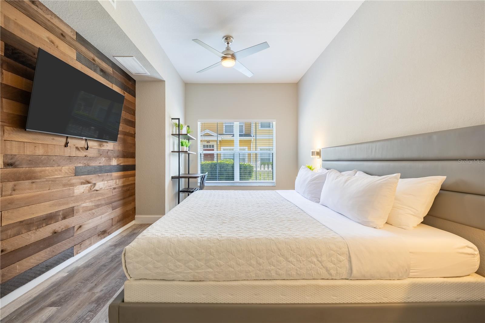 VILLAS AT SEVEN DWARFS LANE CONDO - Residential