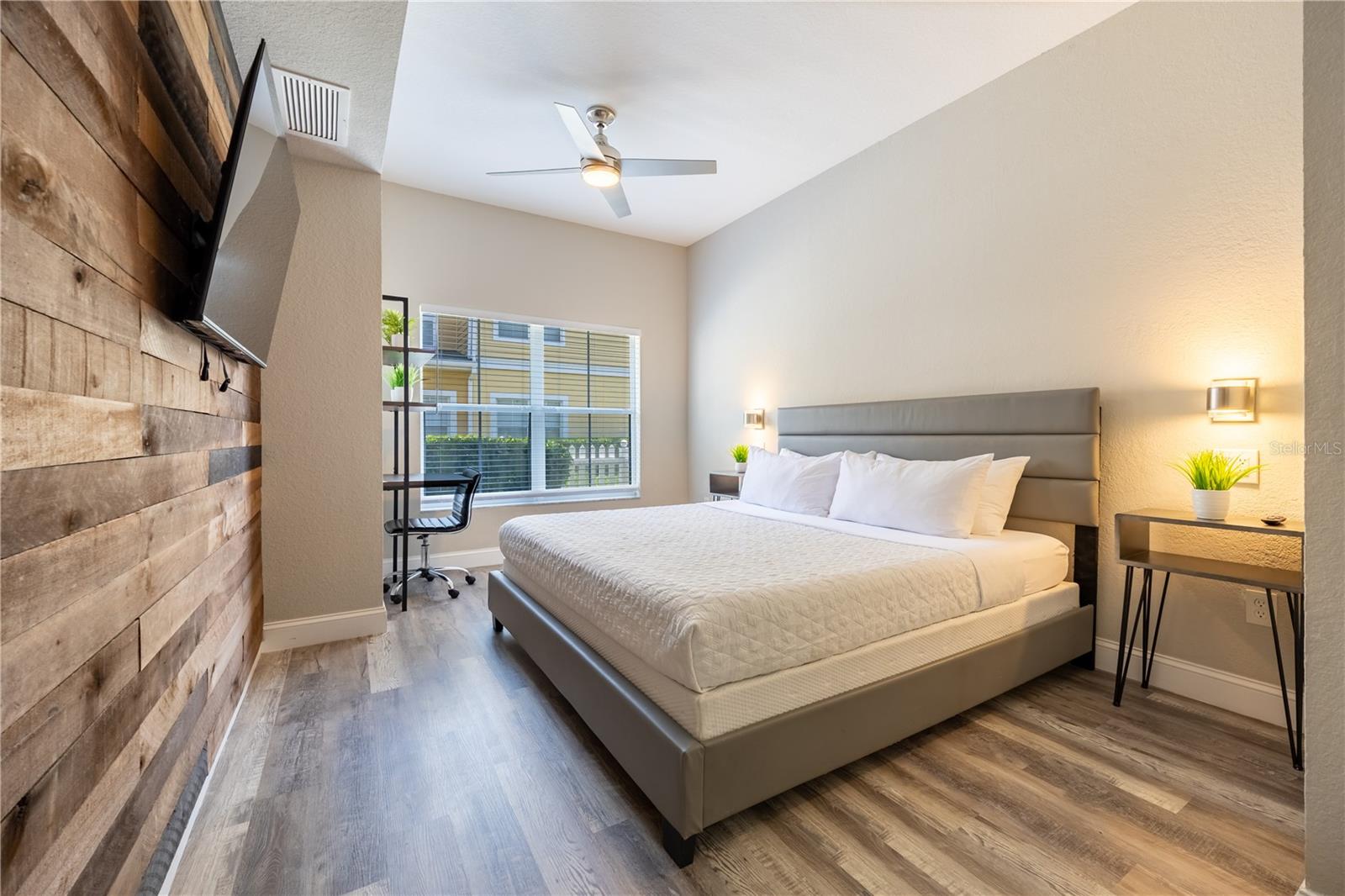 VILLAS AT SEVEN DWARFS LANE CONDO - Residential