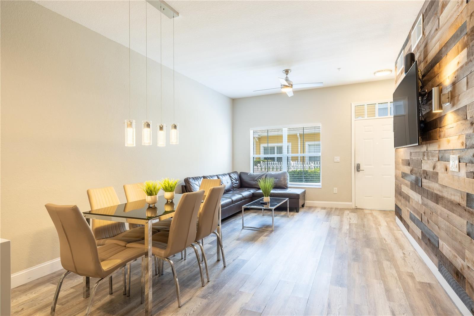 VILLAS AT SEVEN DWARFS LANE CONDO - Residential