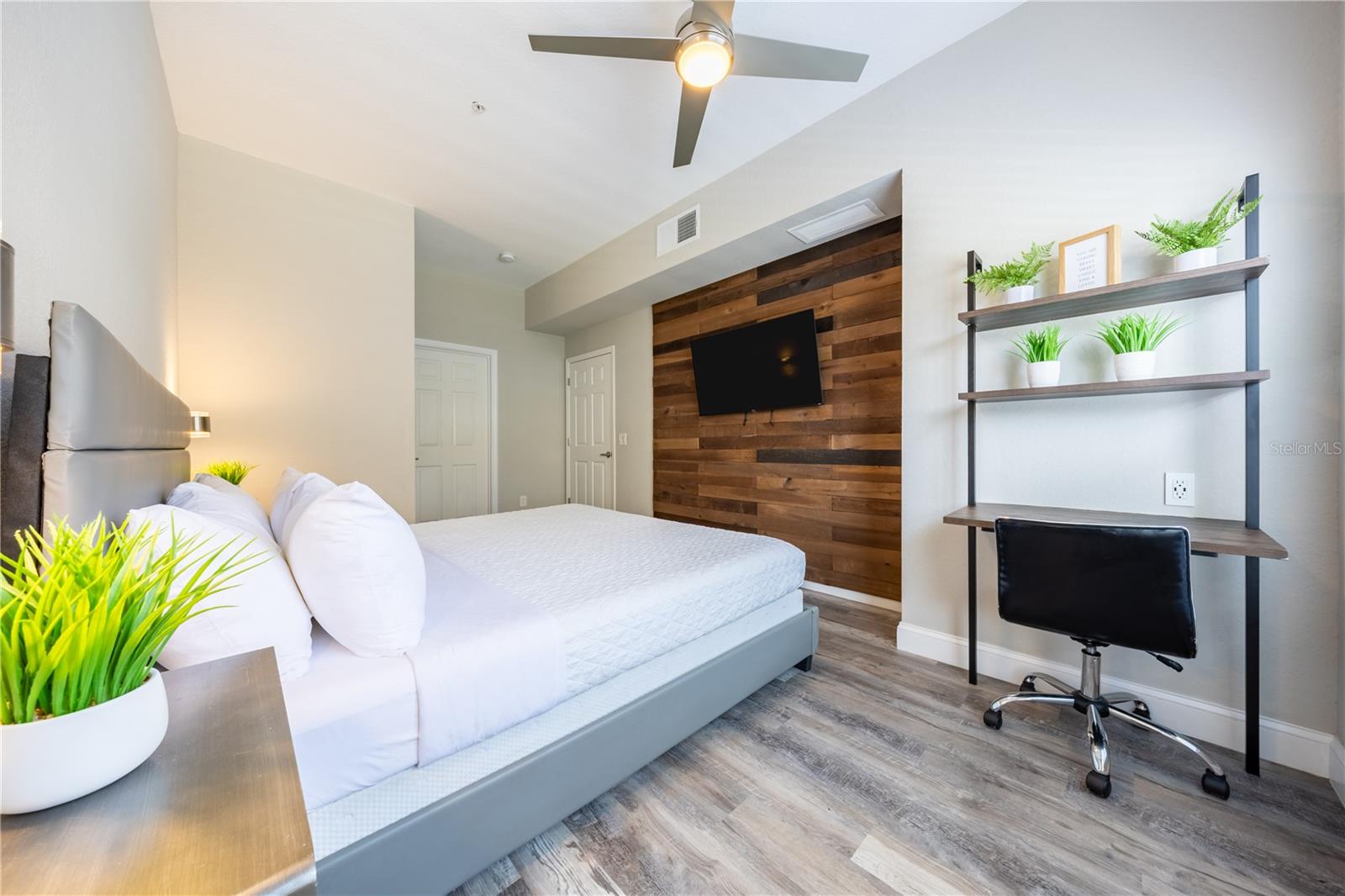 VILLAS AT SEVEN DWARFS LANE CONDO - Residential