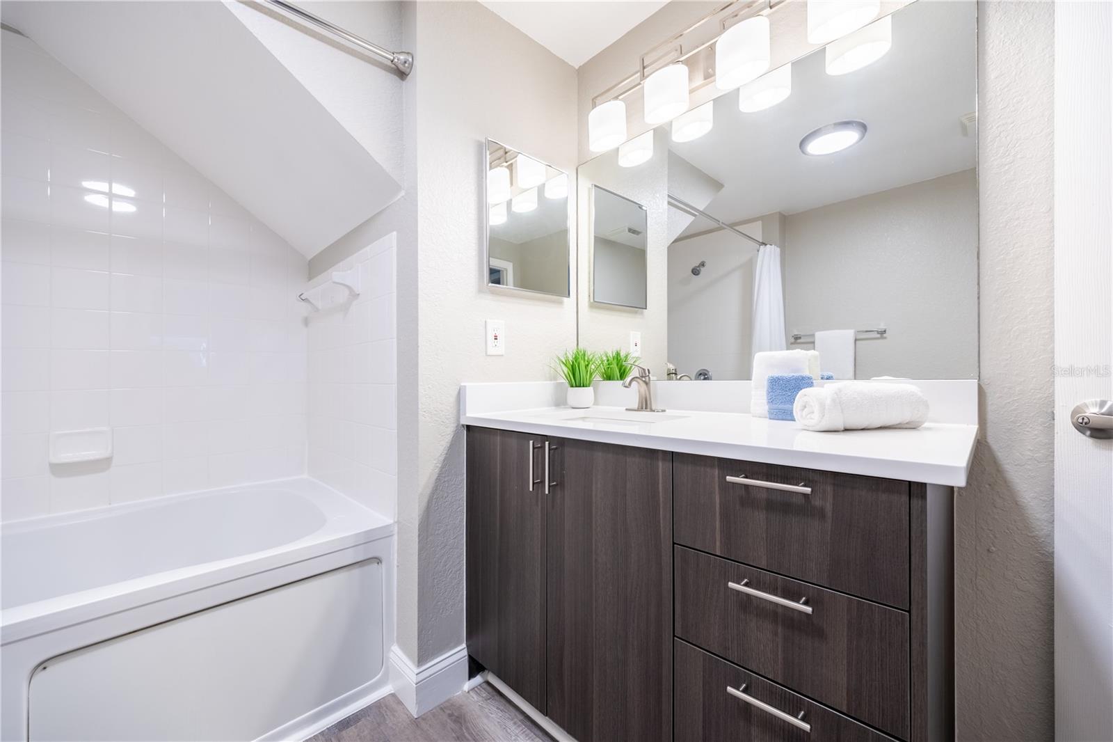 VILLAS AT SEVEN DWARFS LANE CONDO - Residential