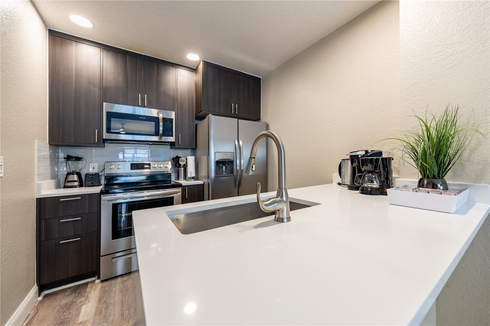 VILLAS AT SEVEN DWARFS LANE CONDO - Residential