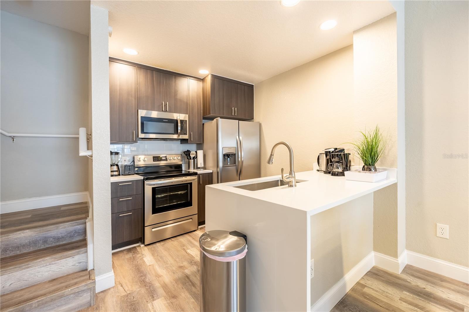 VILLAS AT SEVEN DWARFS LANE CONDO - Residential