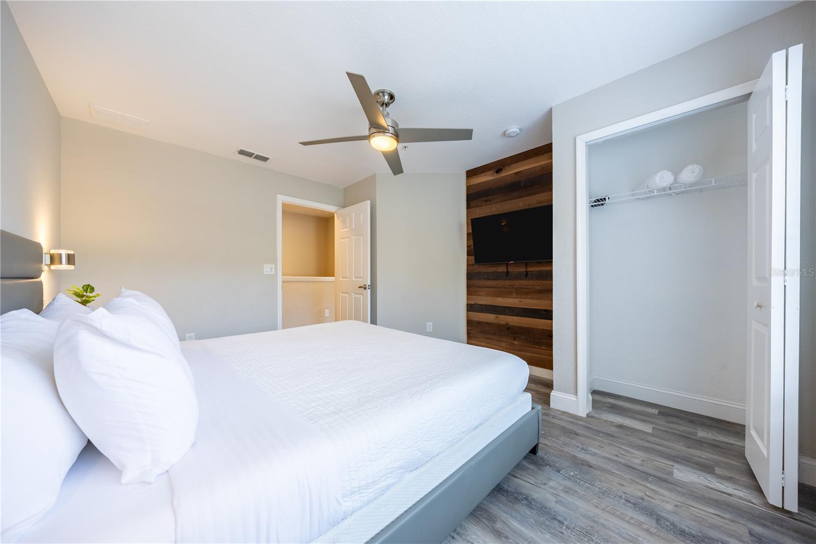 VILLAS AT SEVEN DWARFS LANE CONDO - Residential