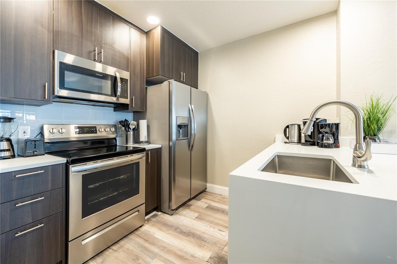 VILLAS AT SEVEN DWARFS LANE CONDO - Residential