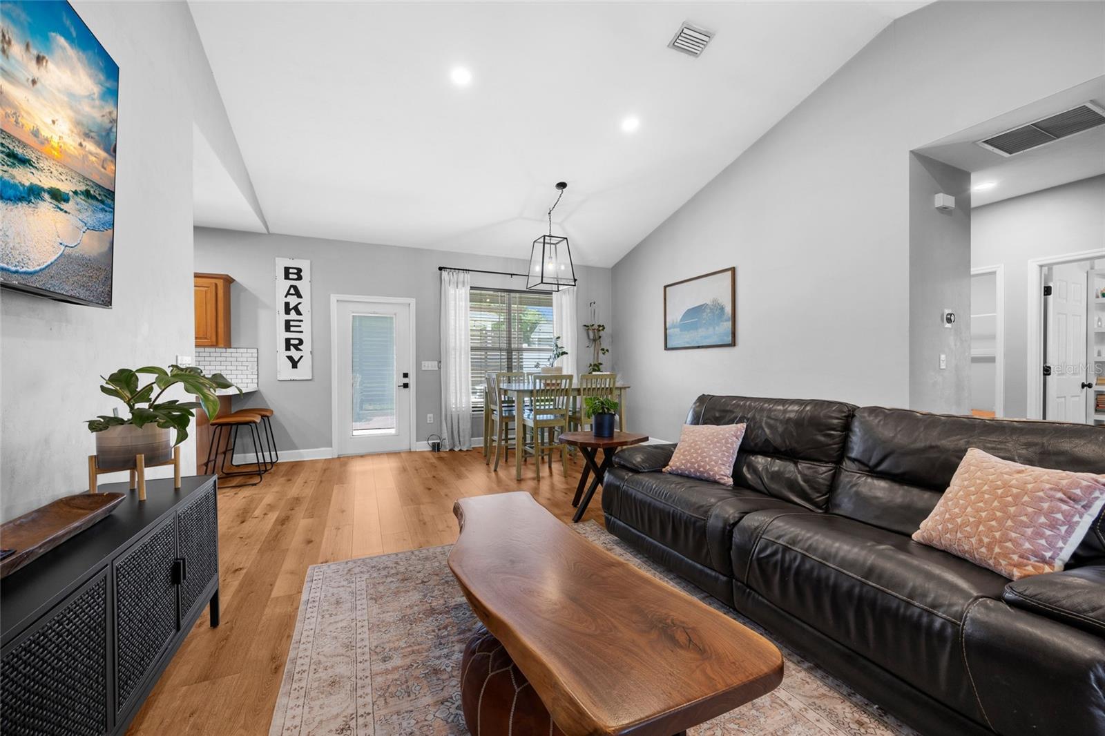 SPANISH GATES - Residential