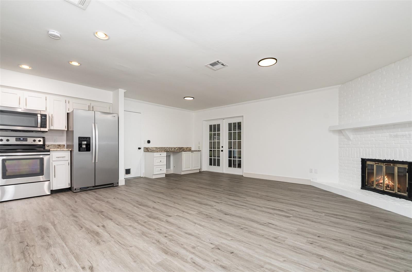 407 VENTURA DRIVE