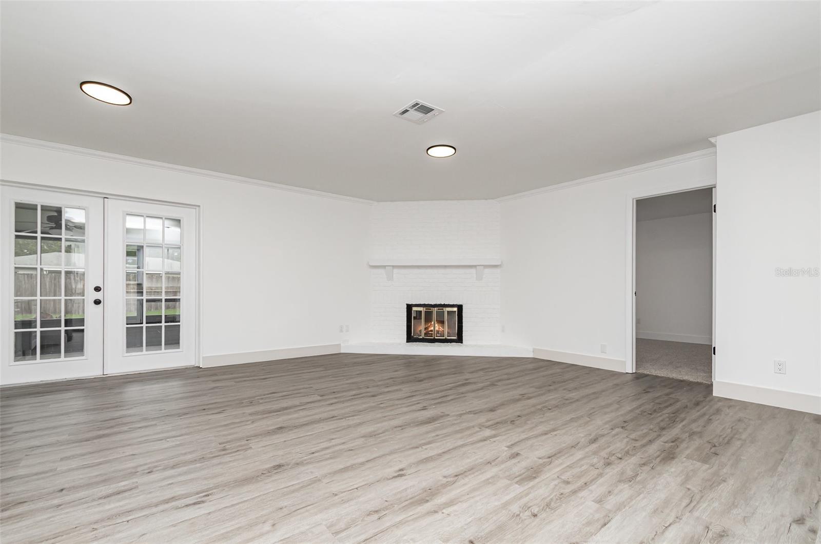 407 VENTURA DRIVE