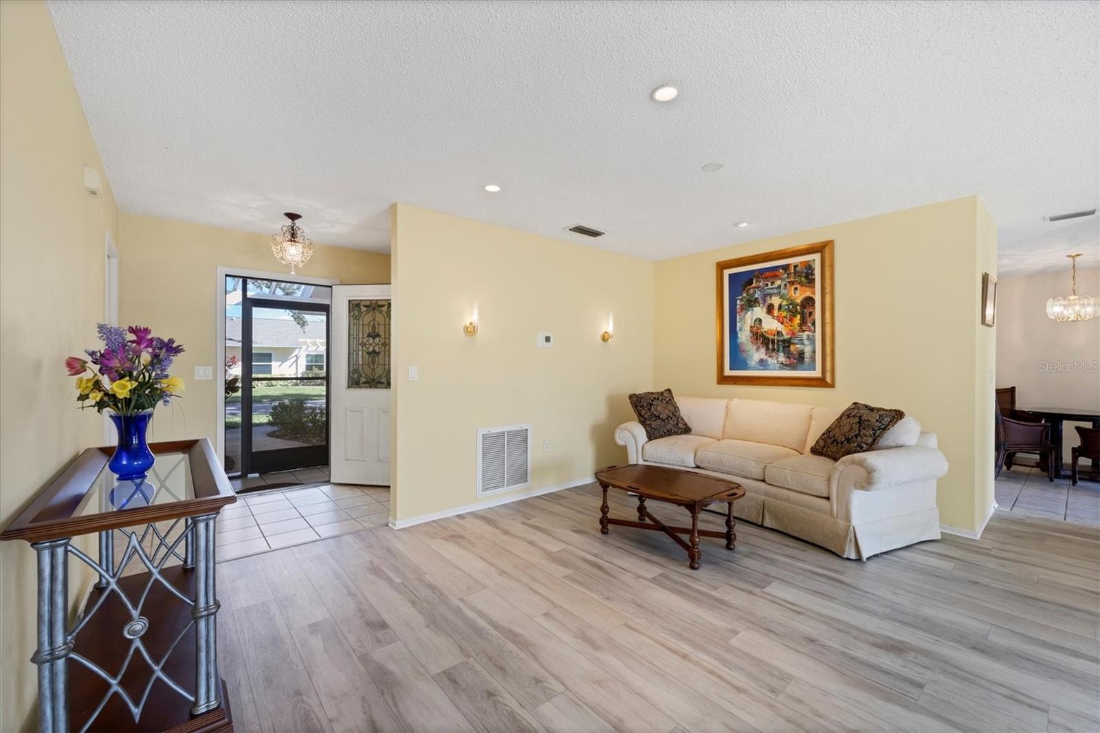 4184 OAKHURST CIRCLE W 3154