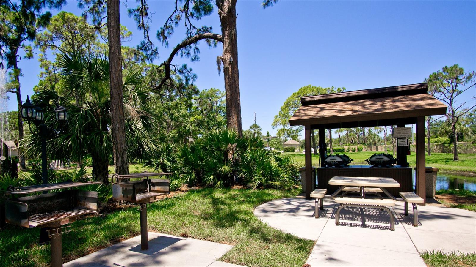 VILLAGE DES PINS III - Residential Lease