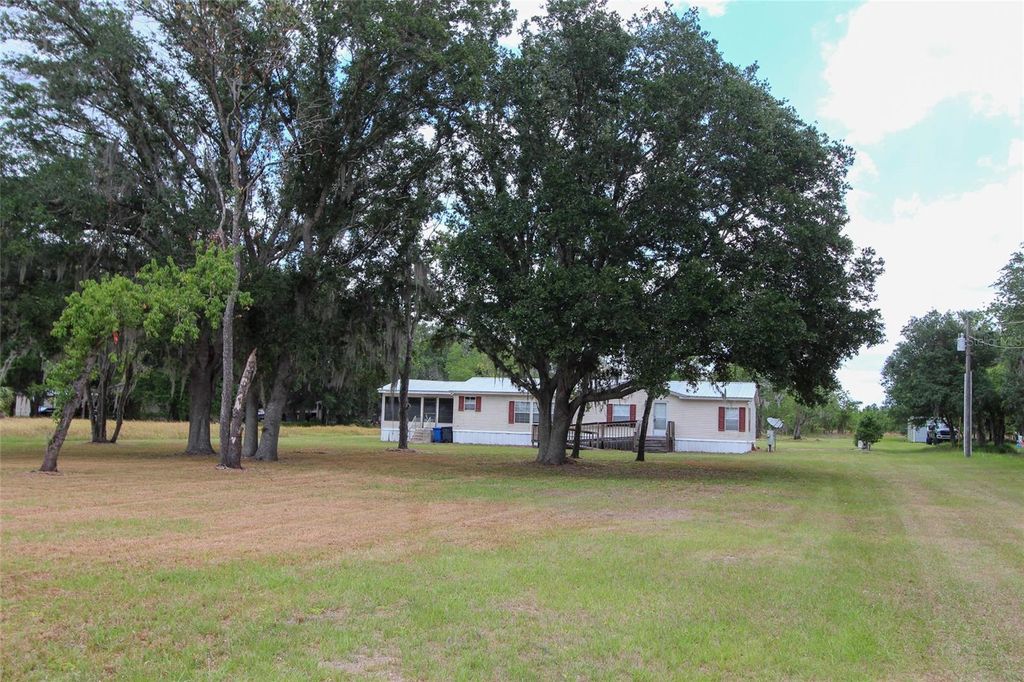 Photo of 17820 Bethlehem Road, Lithia, FL 33547 (MLS # L4952648)
