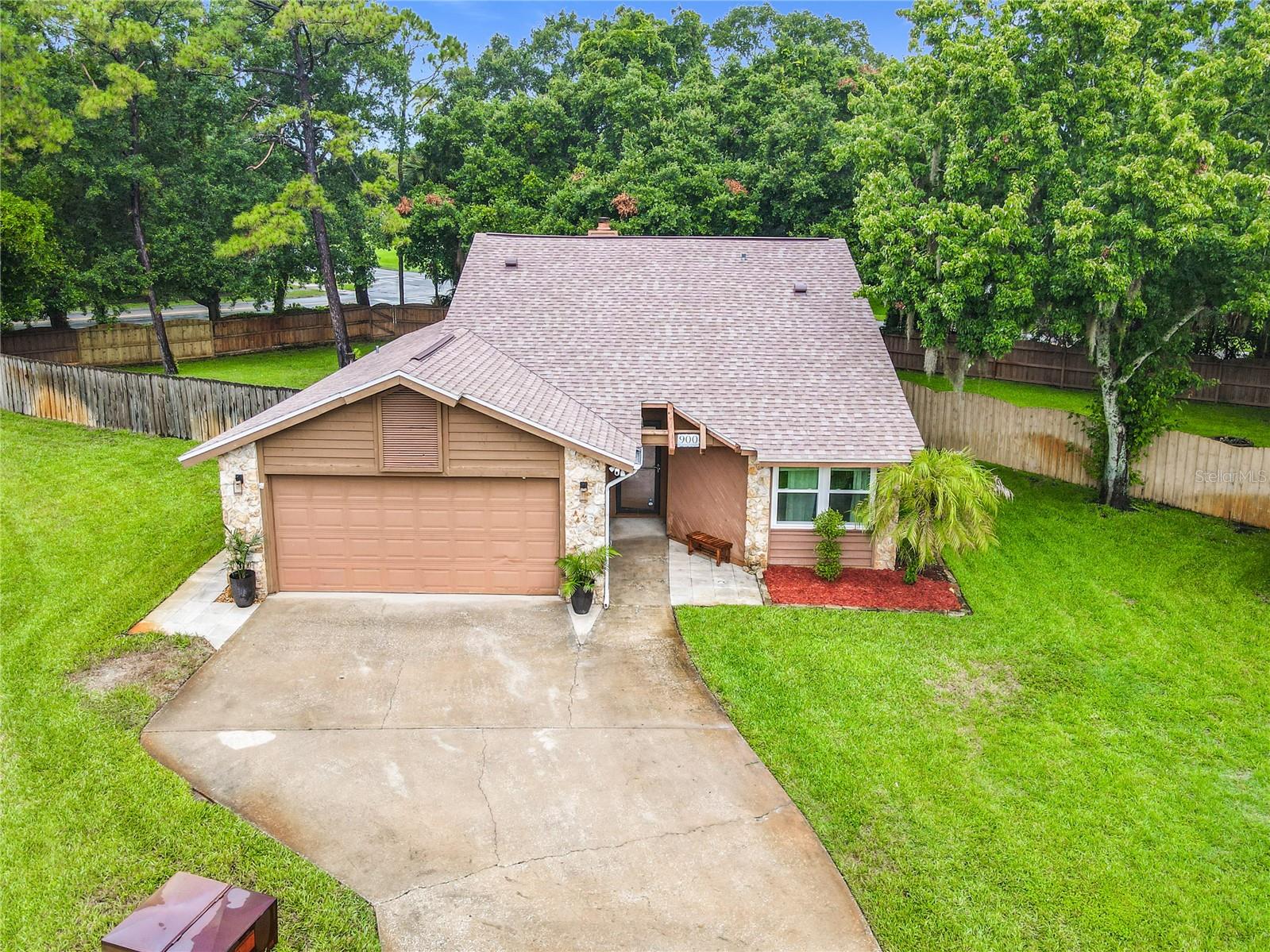 900 N LAKEWOOD TERRACE