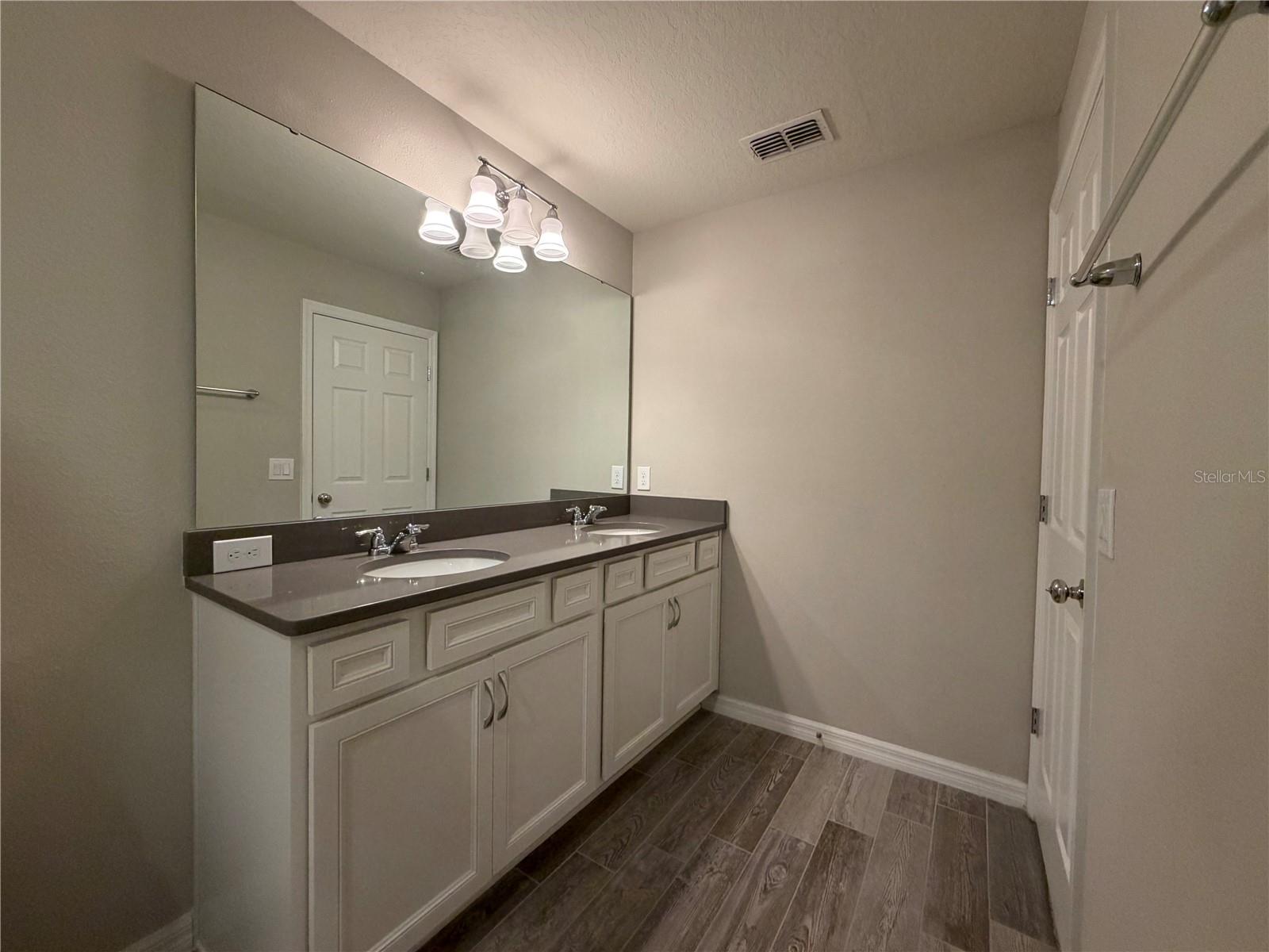 SOMERSET XINGS - Residential Lease