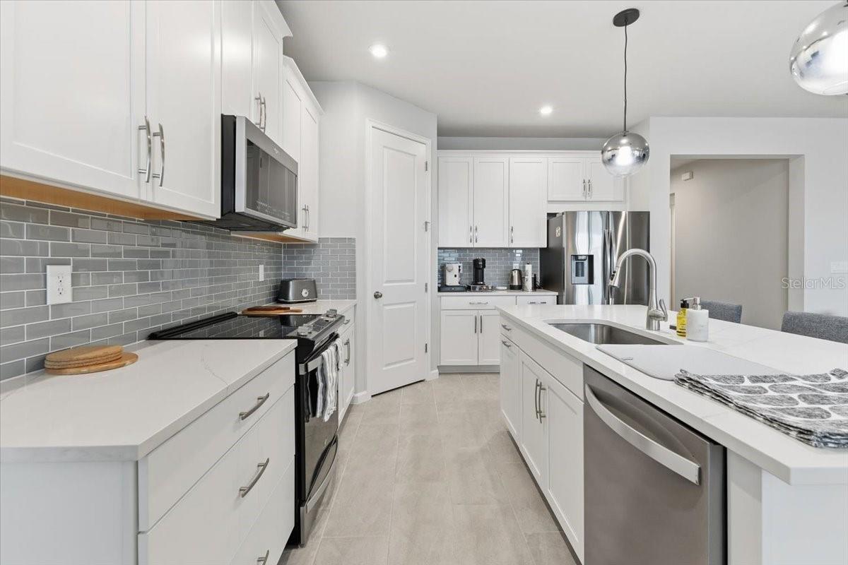 RENAISSANCE/WEST VLGS PH 2B & - Residential Lease