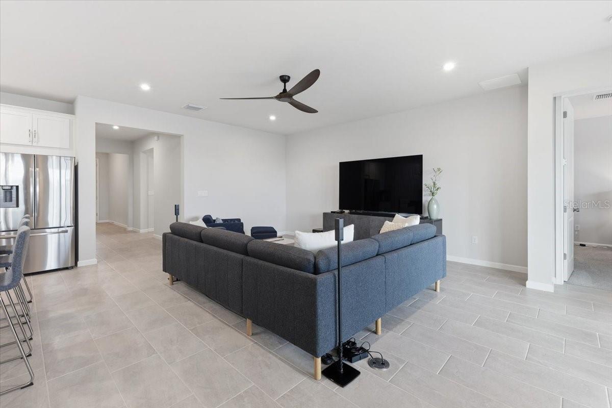 RENAISSANCE/WEST VLGS PH 2B & - Residential Lease