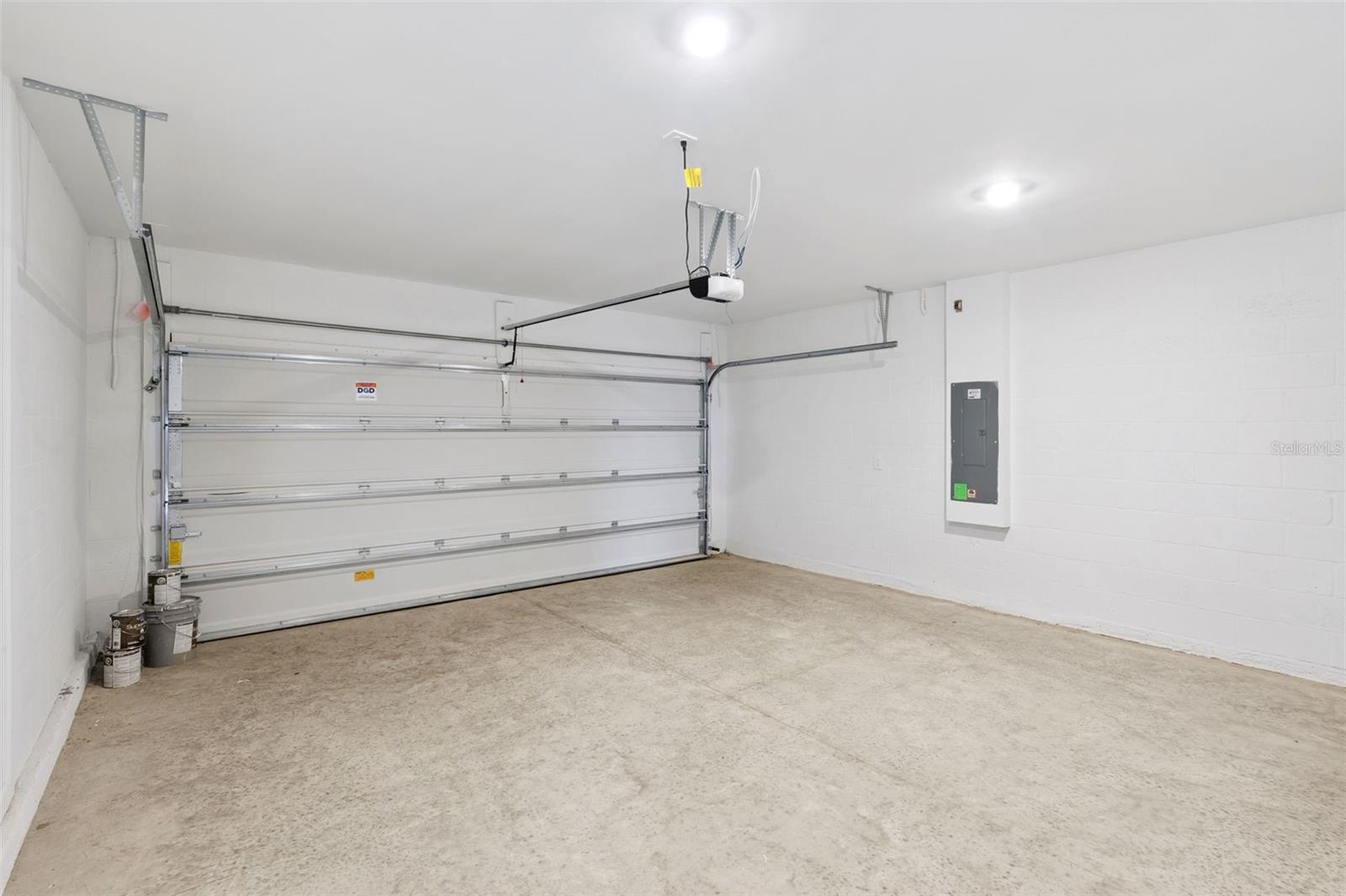 WATERSTONE 40S - Residential Lease