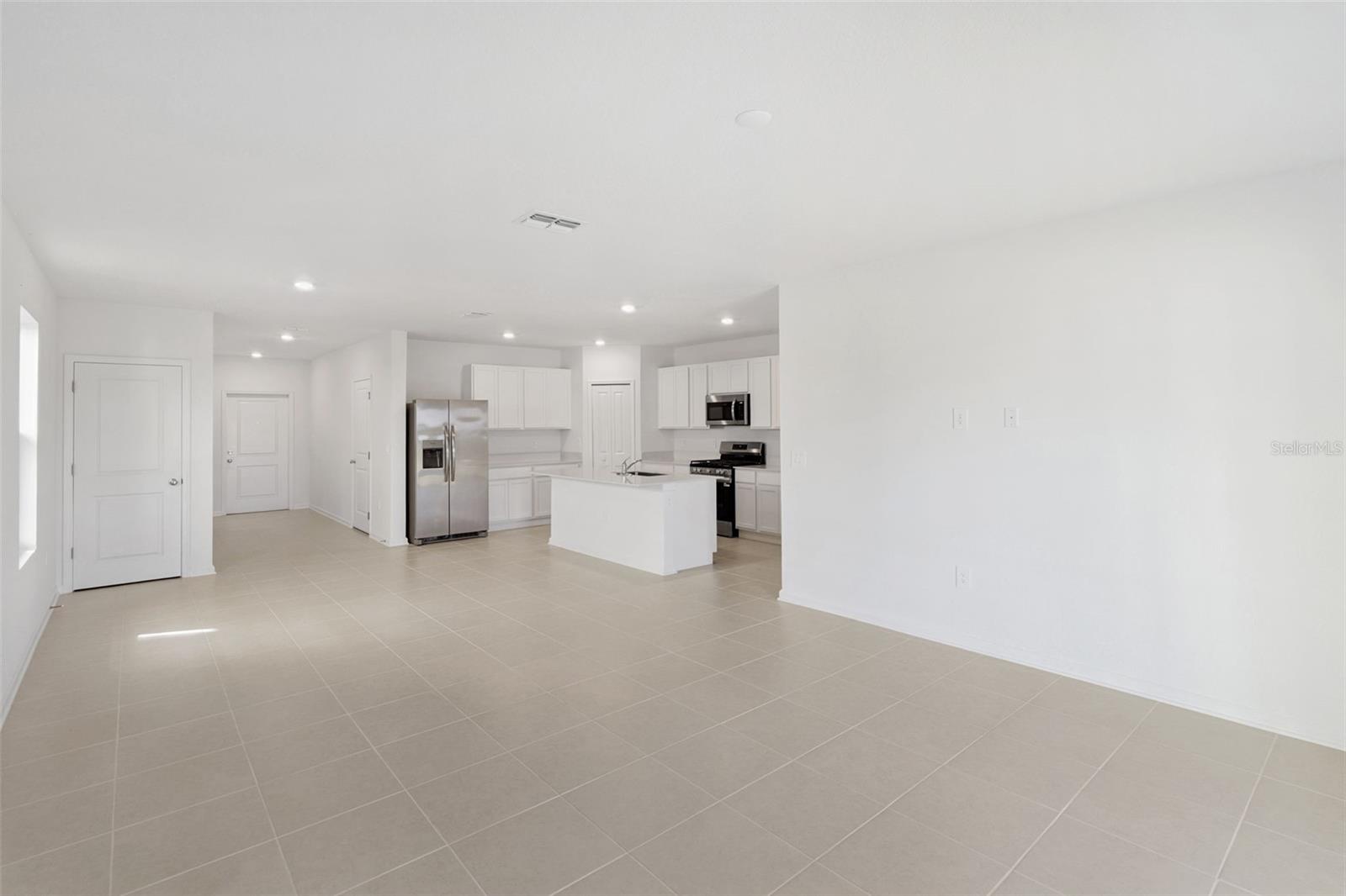 WATERSTONE 40S - Residential Lease