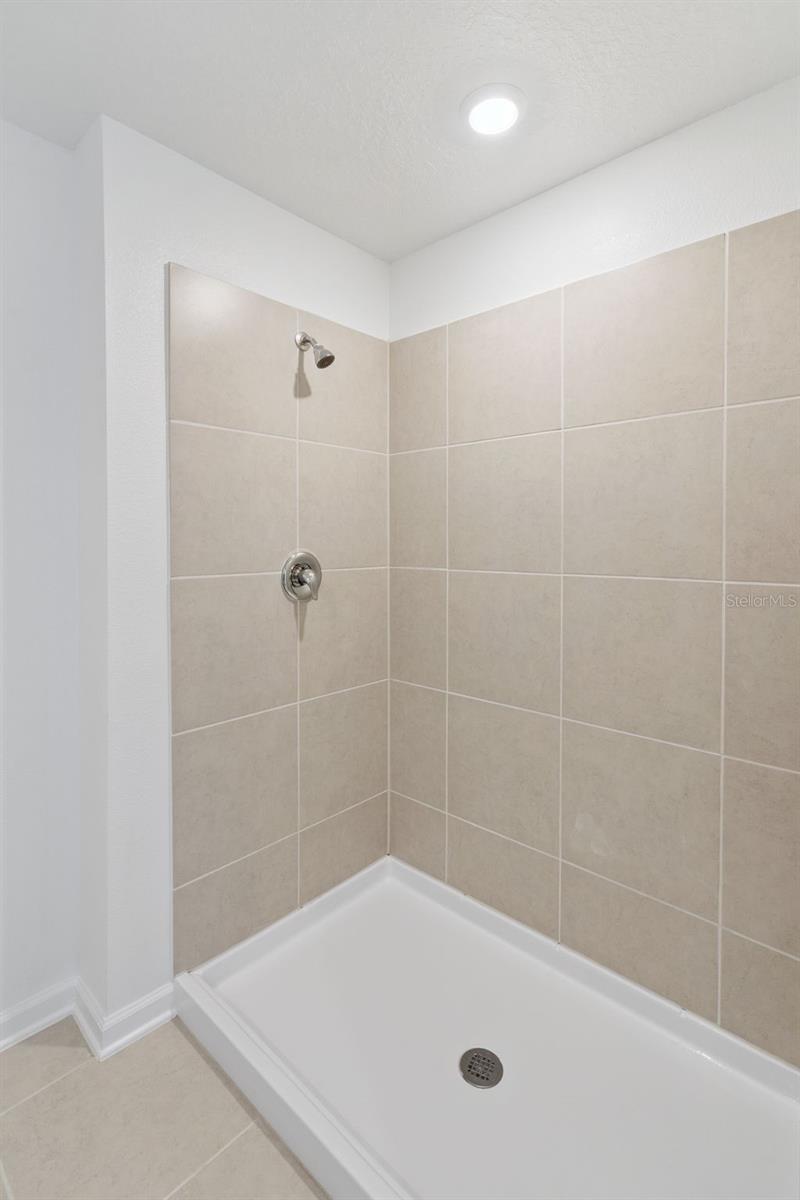 WATERSTONE 40S - Residential Lease