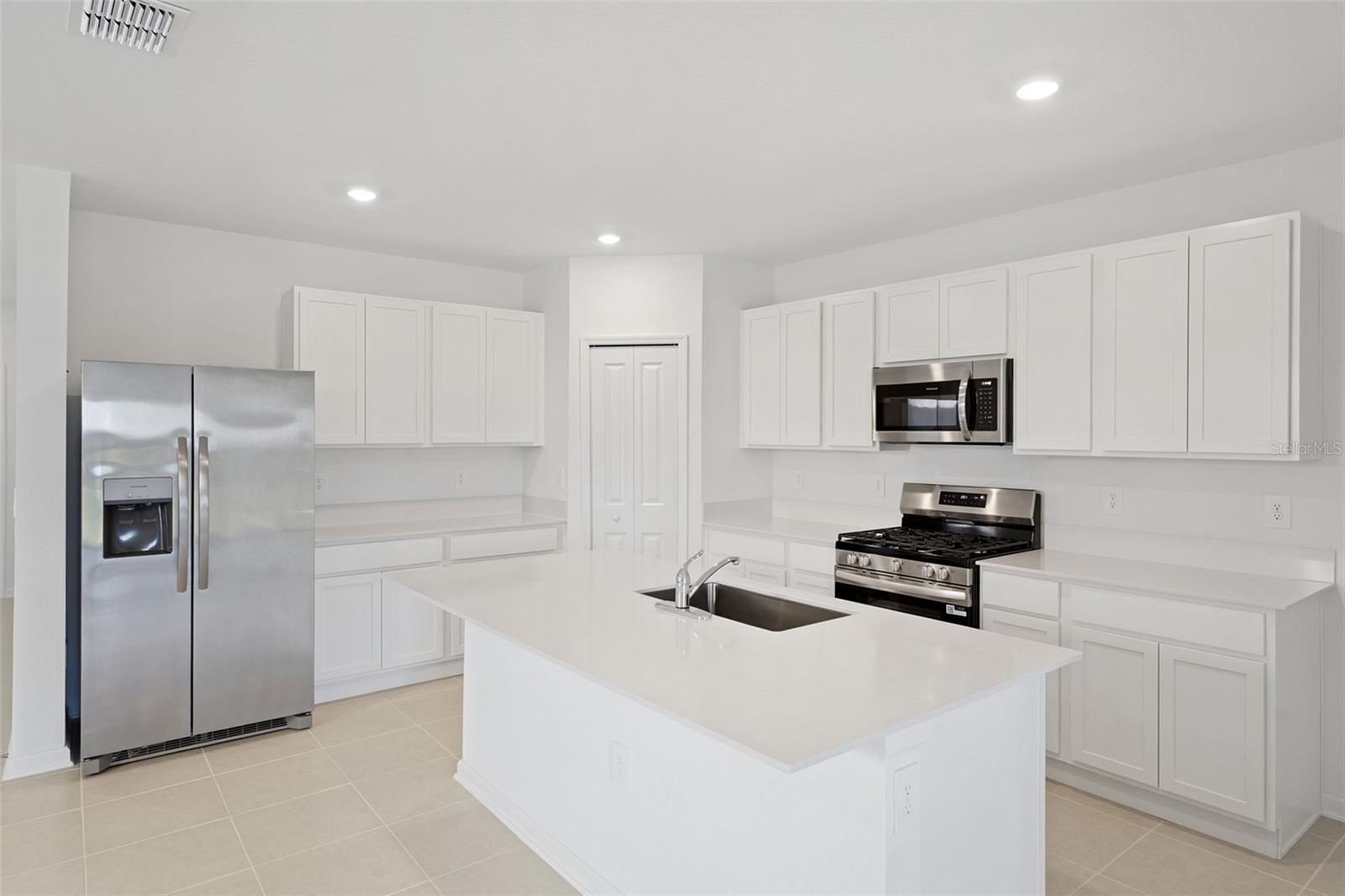 WATERSTONE 40S - Residential Lease