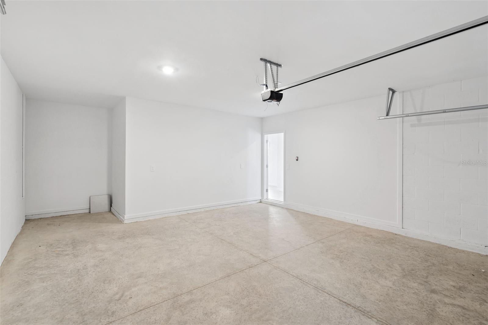 WATERSTONE 40S - Residential Lease