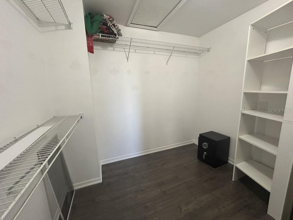 BROOKFIELD - Residential