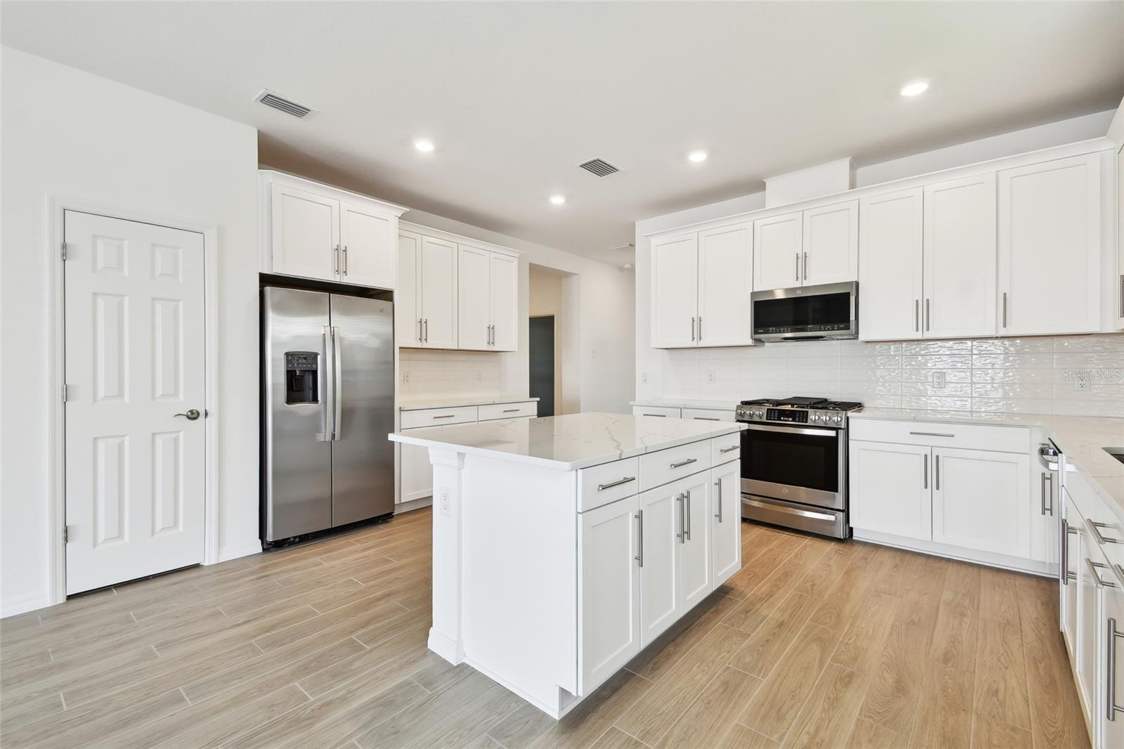 SWEETWATER VILLAS AT LAKEWOOD RANCH - Residential