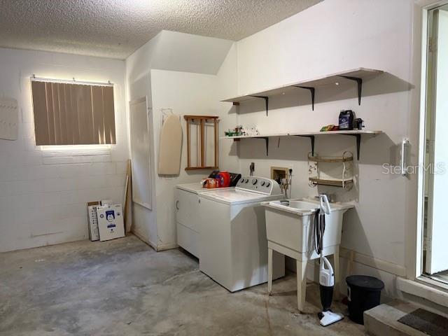 CIRCLE SQUARE WOODS - Residential