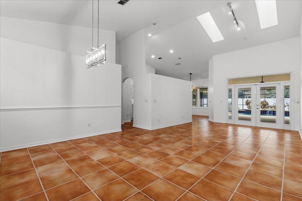 KINGSBRIDGE WEST - Residential