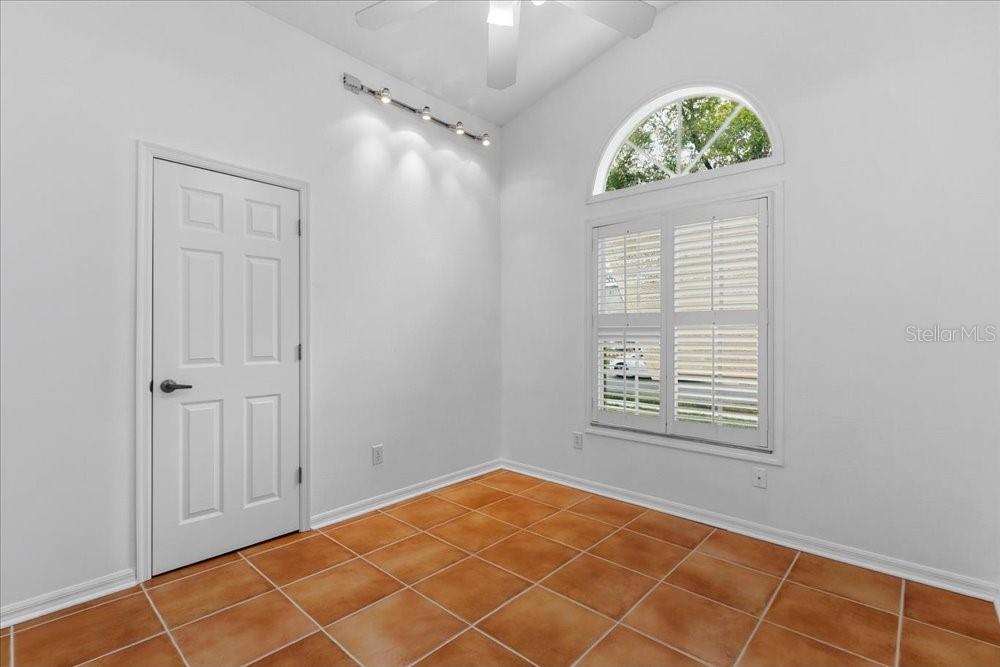 KINGSBRIDGE WEST - Residential