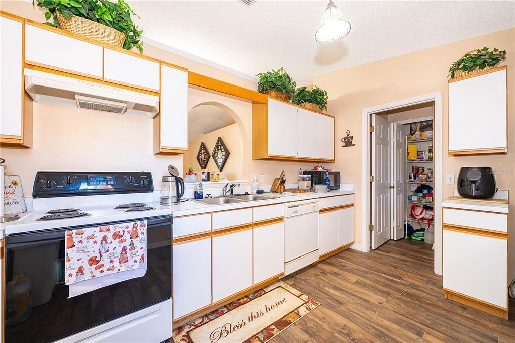 Photo of 4044 Iveyglen Avenue, Orlando, FL 32826 (MLS # O6367597)