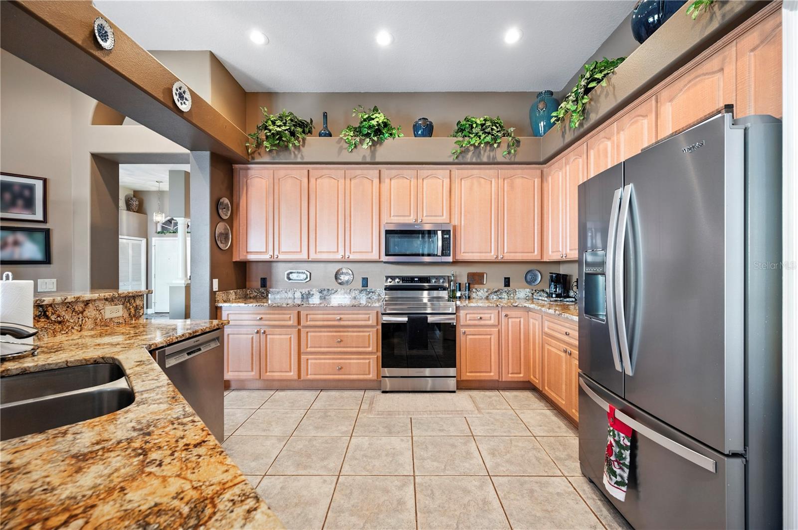 SANDY POINTE - Residential