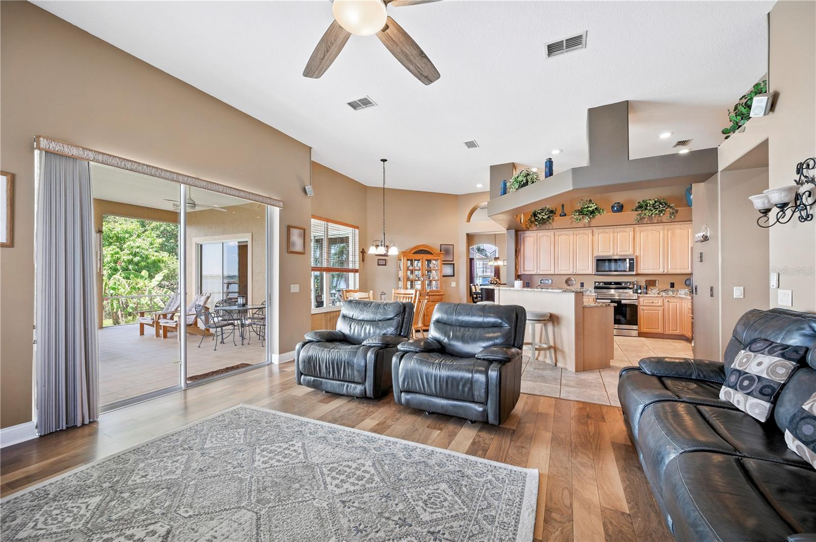 SANDY POINTE - Residential