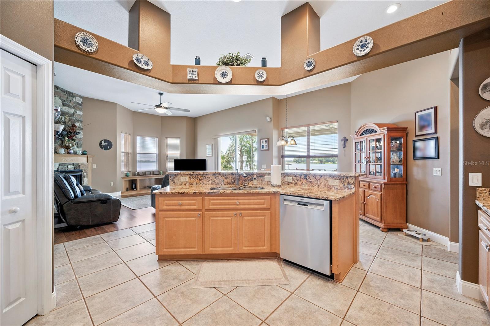 SANDY POINTE - Residential