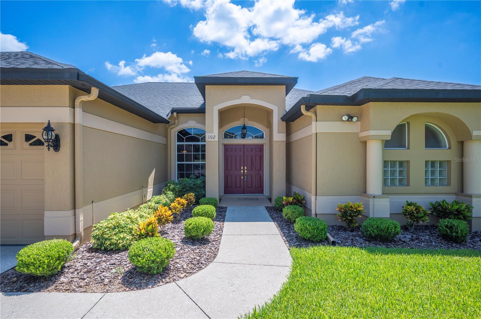 SANDY POINTE - Residential