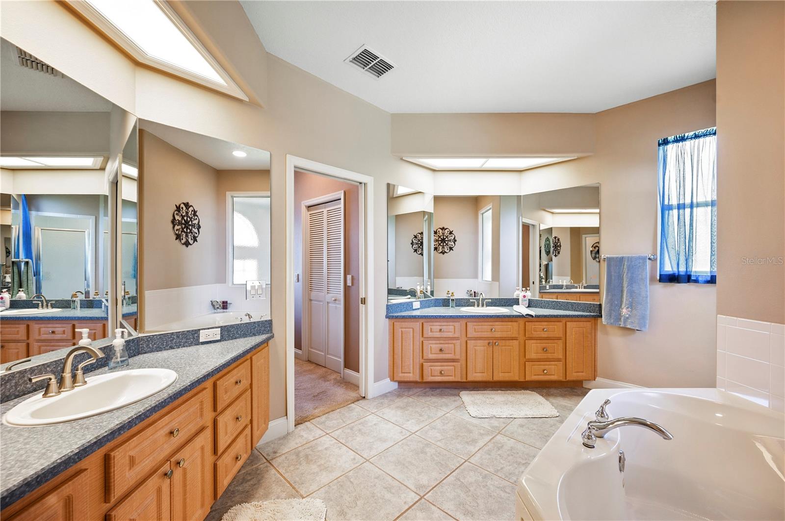 SANDY POINTE - Residential