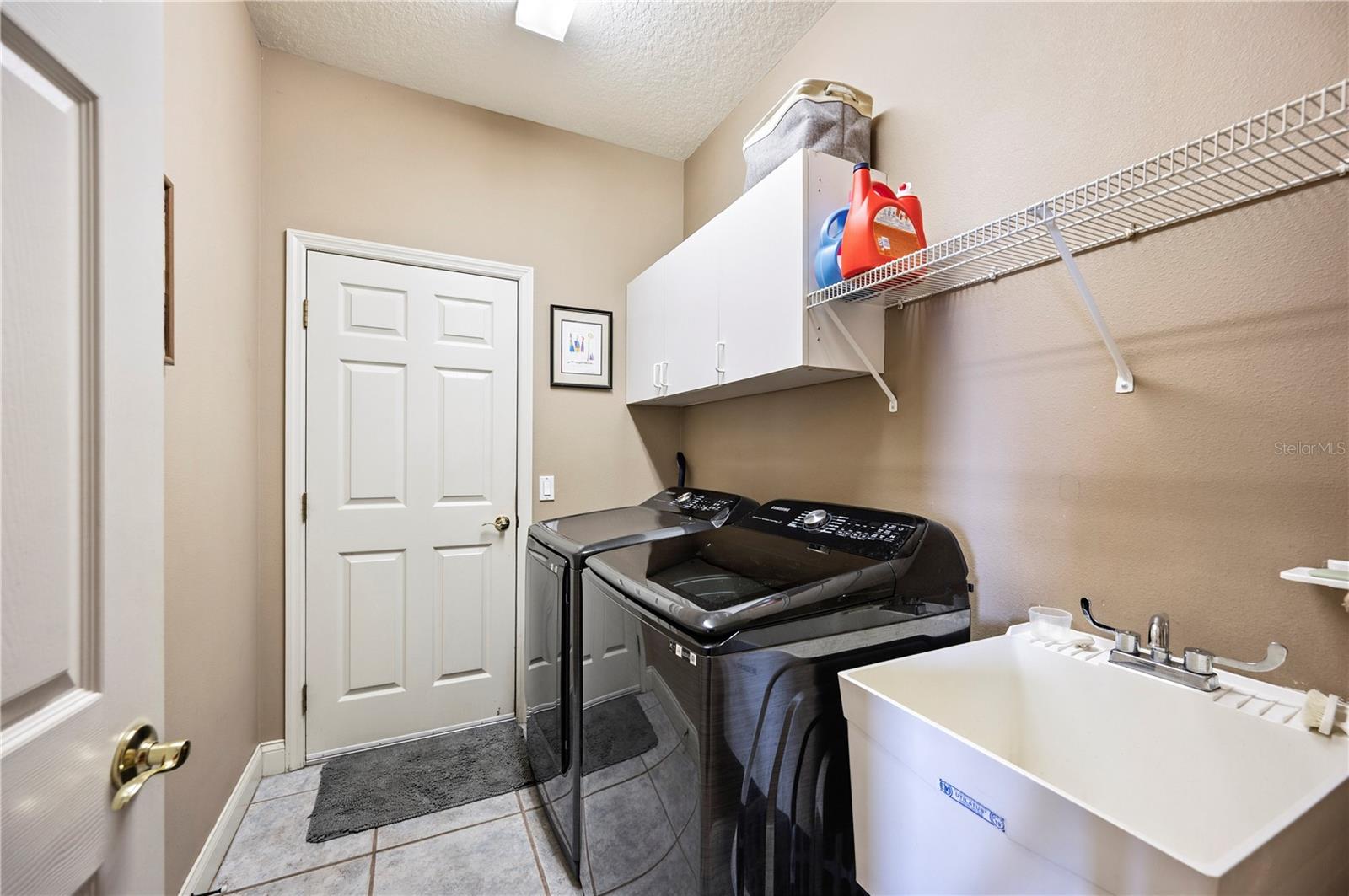 SANDY POINTE - Residential