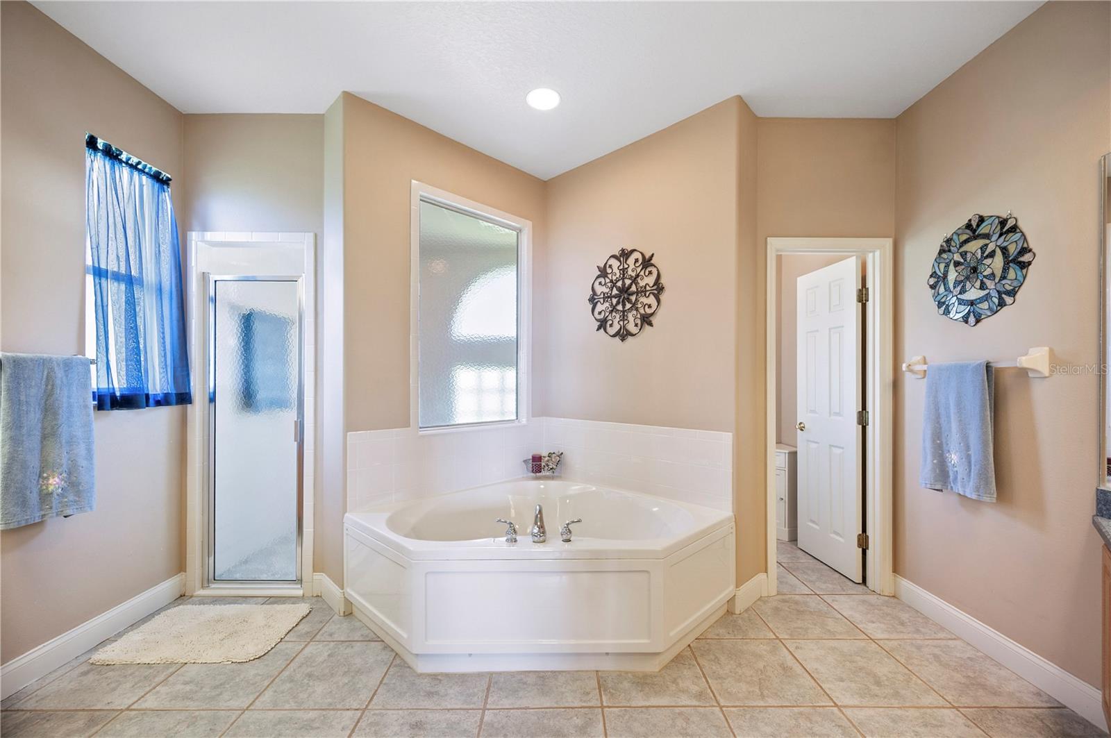 SANDY POINTE - Residential