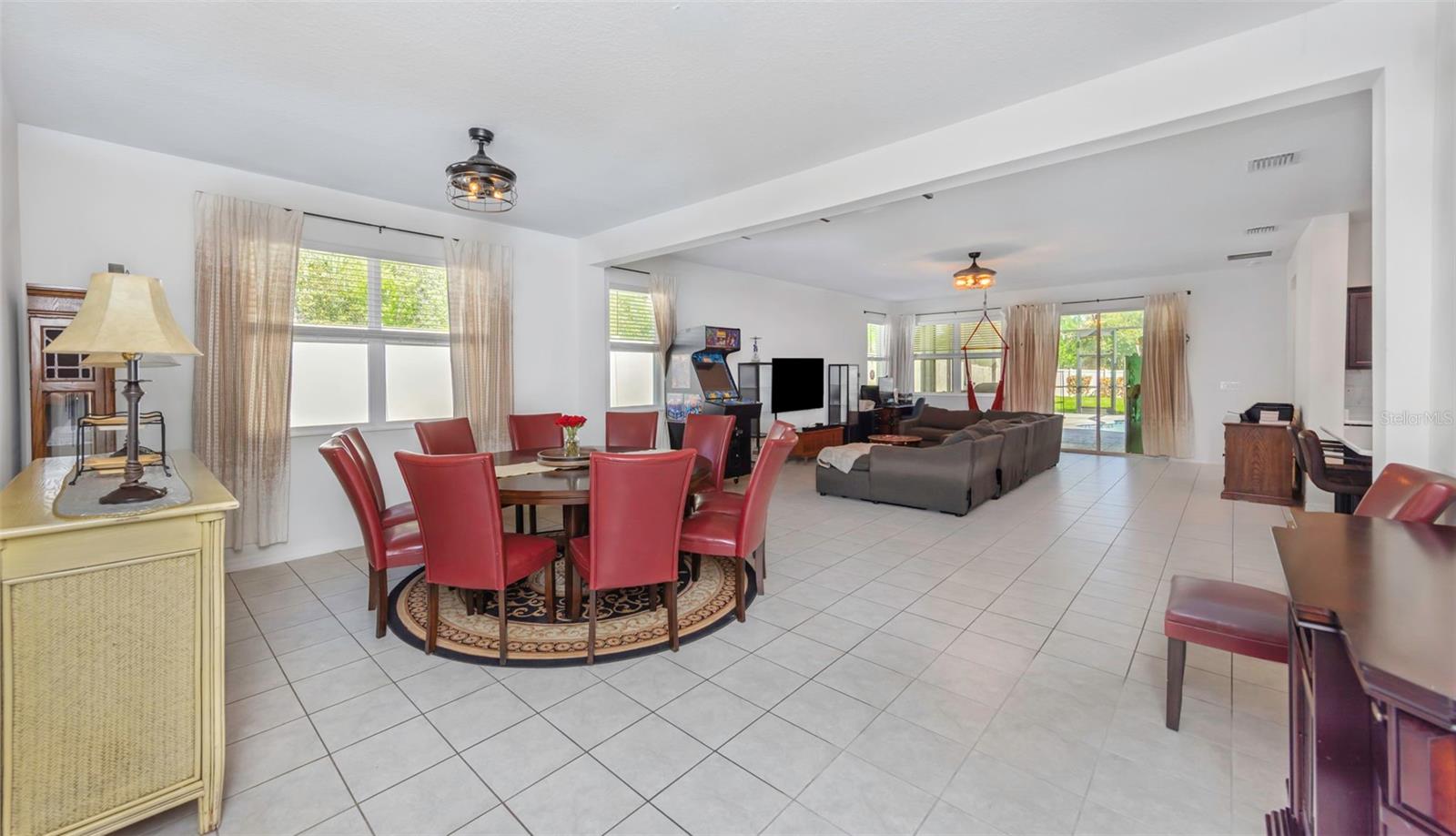 MIRROR LAKE - Residential