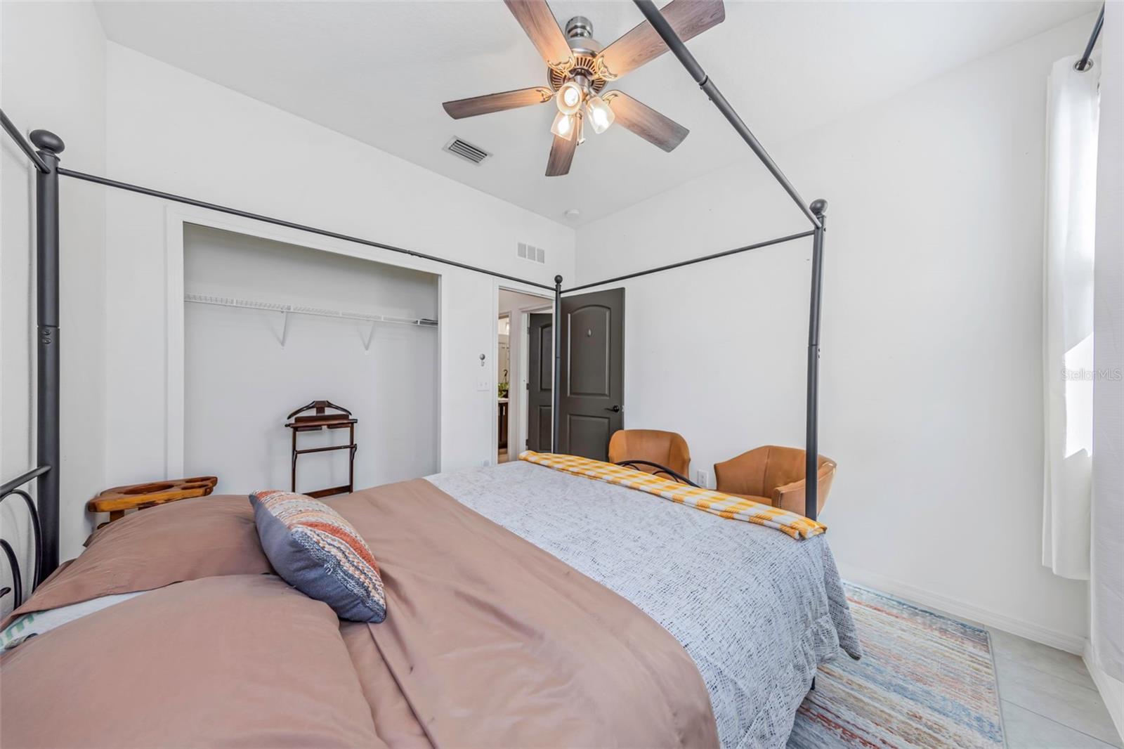 MIRROR LAKE - Residential