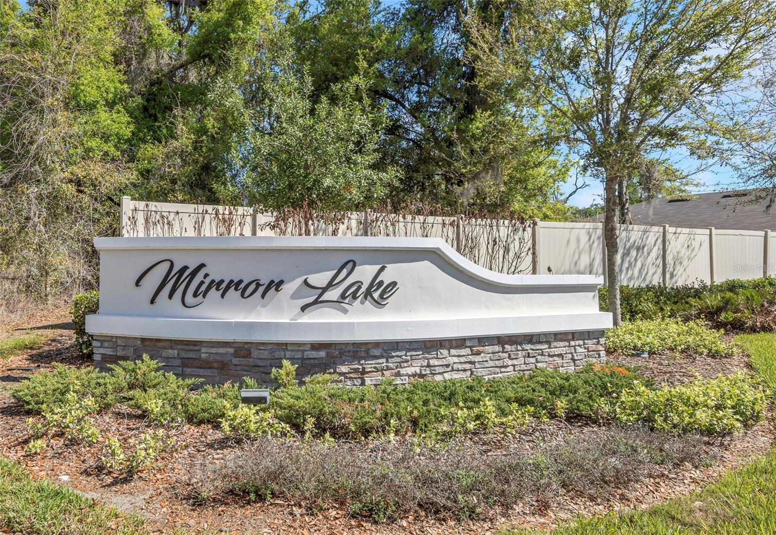 MIRROR LAKE - Residential