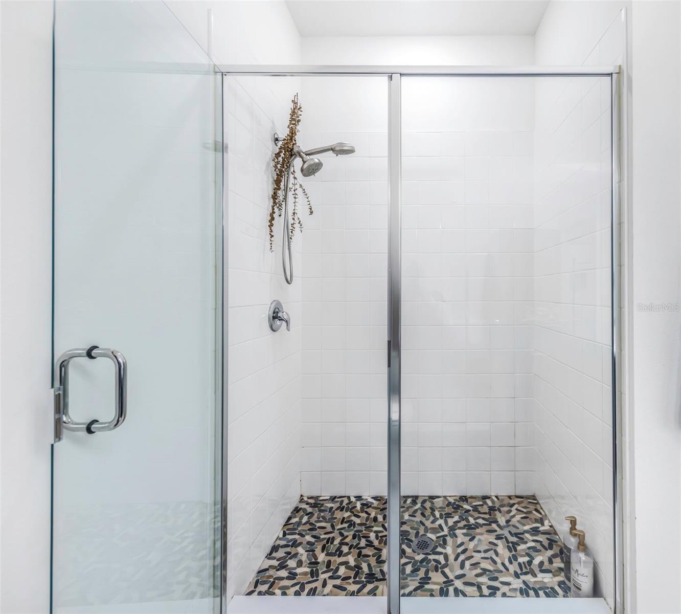 MIRROR LAKE - Residential