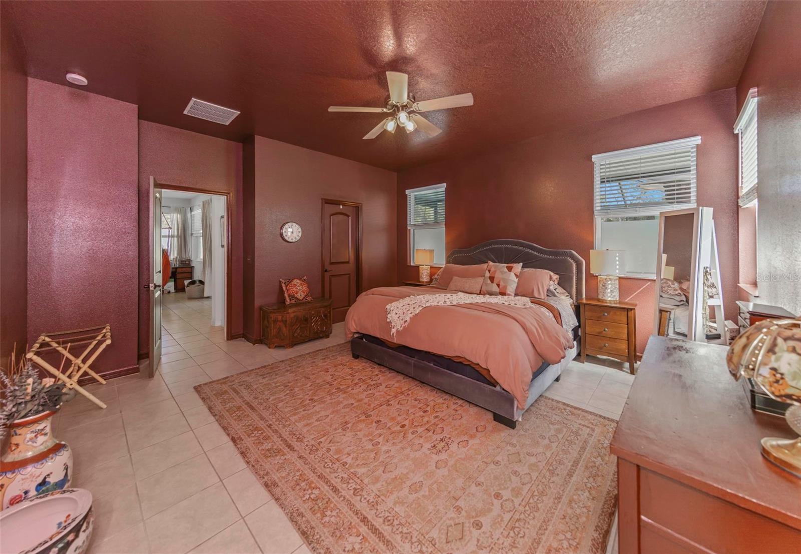 MIRROR LAKE - Residential