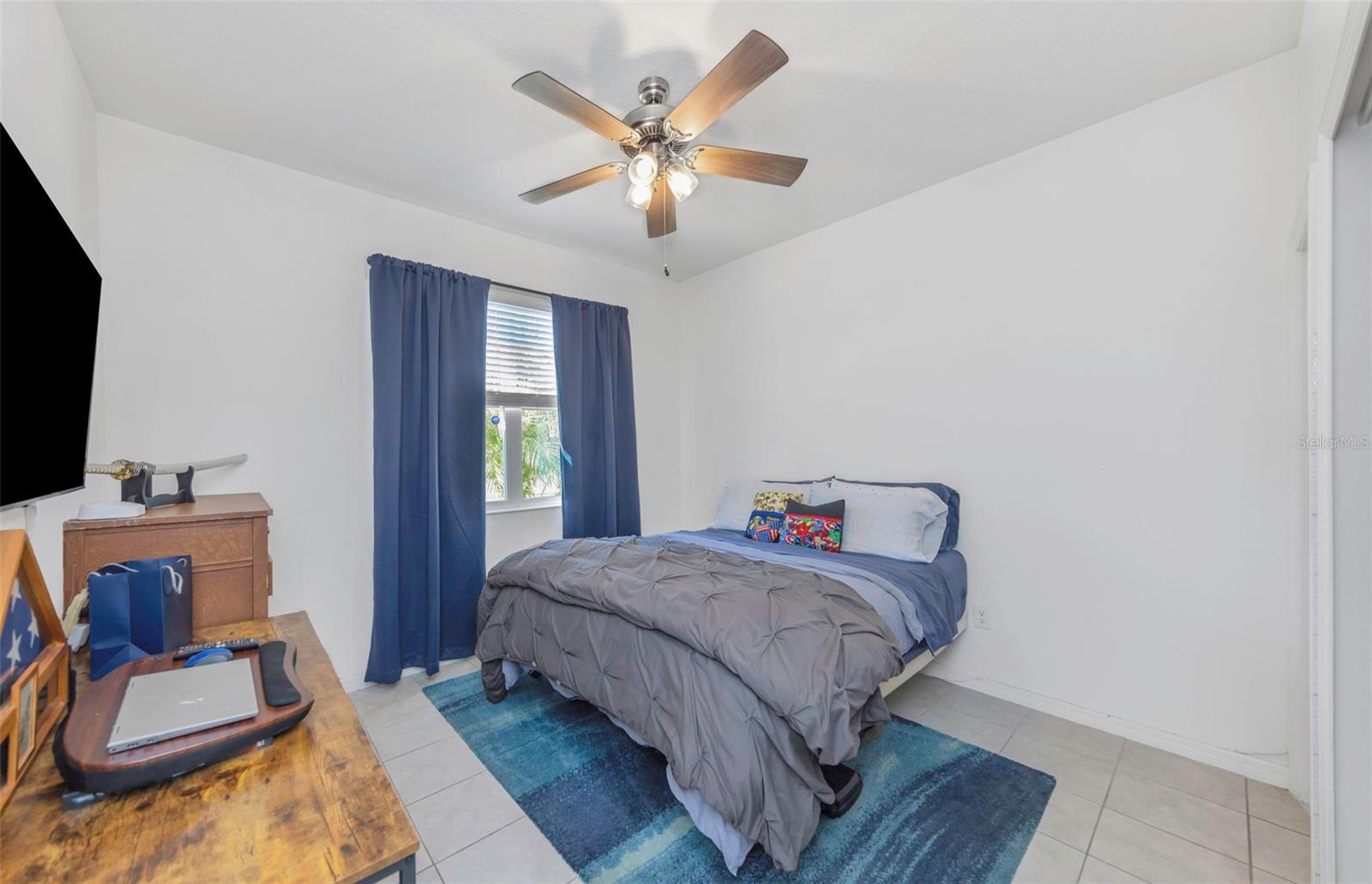 MIRROR LAKE - Residential