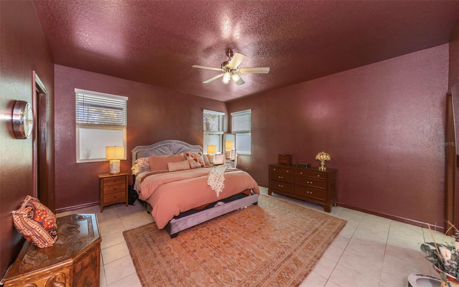 MIRROR LAKE - Residential