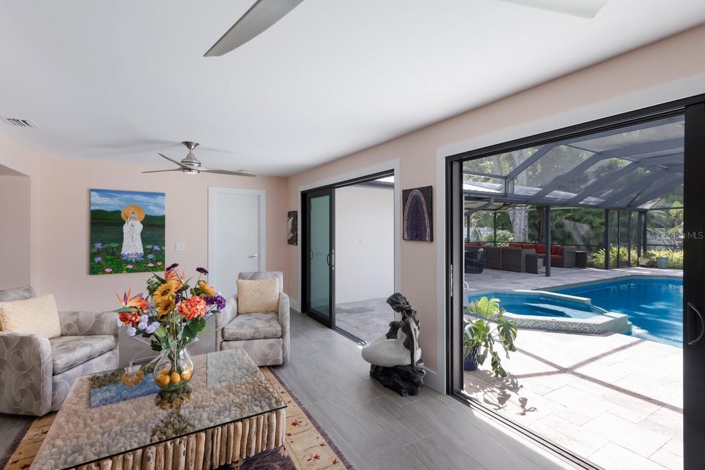 Photo of 426 N Shore Drive, Sarasota, FL 34234 (MLS # A4664312)