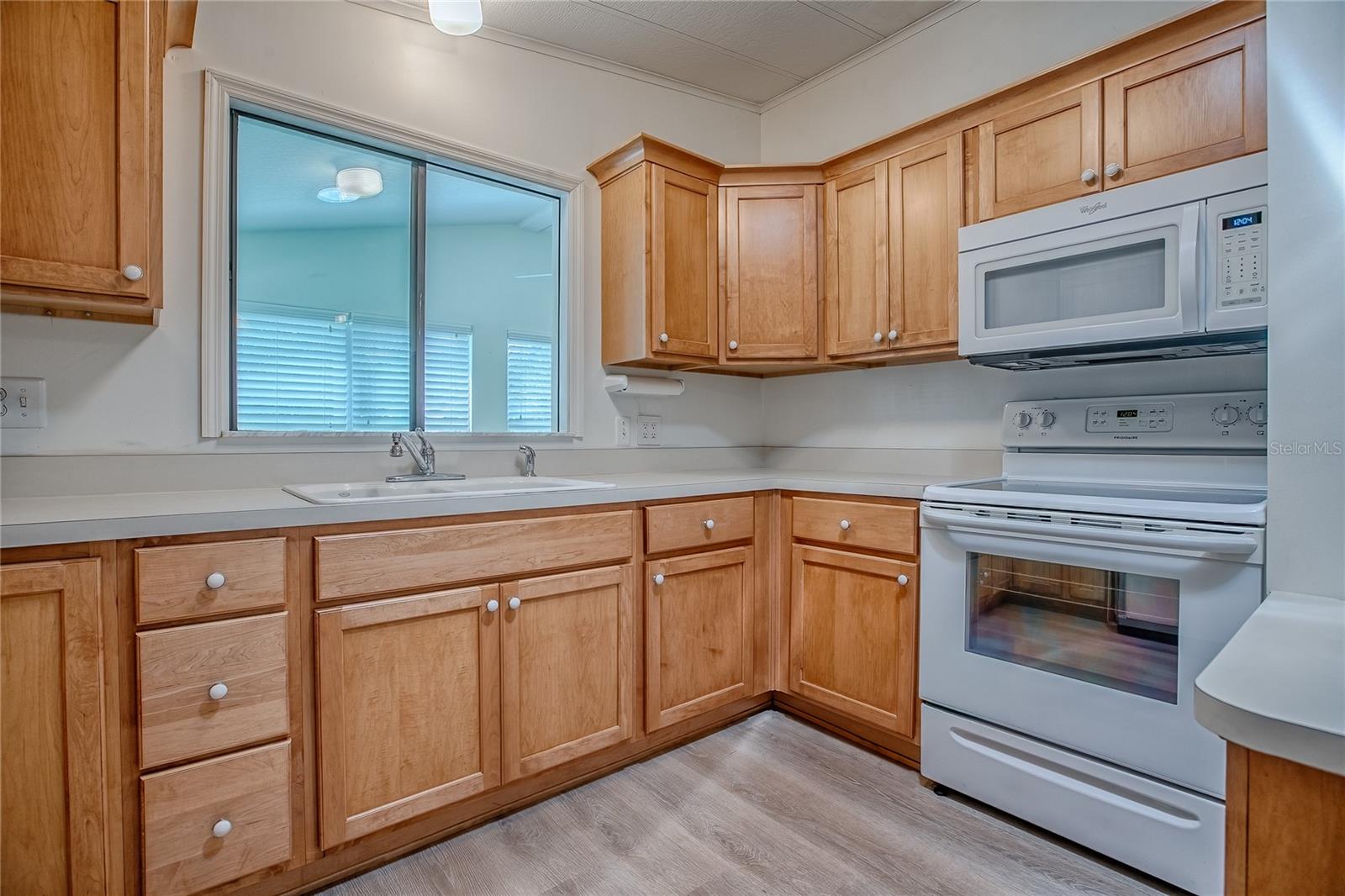 LADY LAKE ORANGE BLOSSOM GARDENS UNIT 06 - Residential