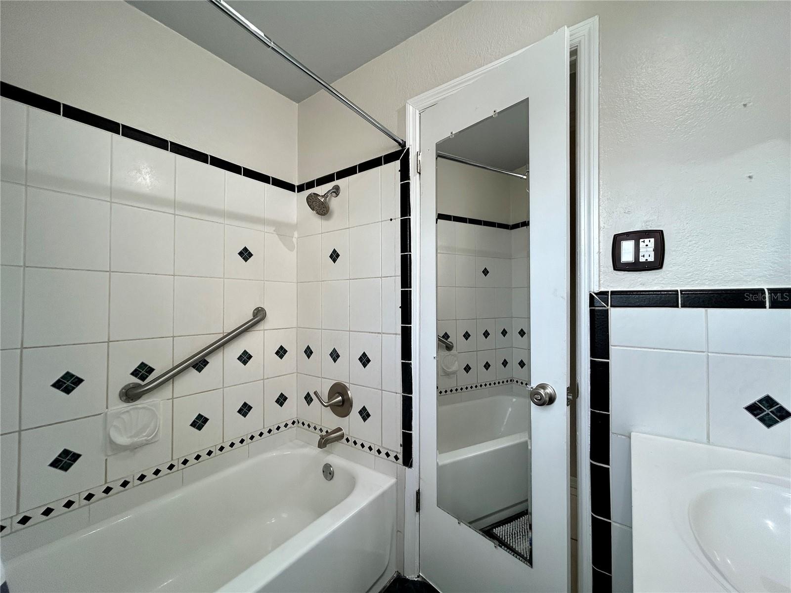 PASADENA ESTATES SEC B - Residential Lease